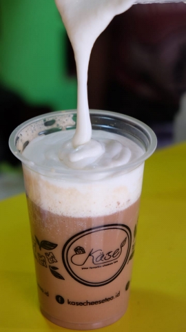 Melahap Gurihnya Laba Kase Cheese Tea Indonesia
