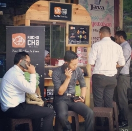 Menyeruput Segarnya Laba Dari Rachacha Thai Tea