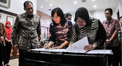 images berita ukm surabaya Walikota Risma dan Kementerian Perindustrian